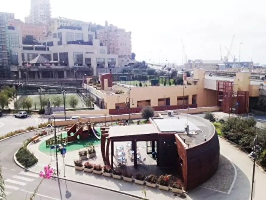 Immagine 4 di Posto auto in vendita  in via della marina a Genova