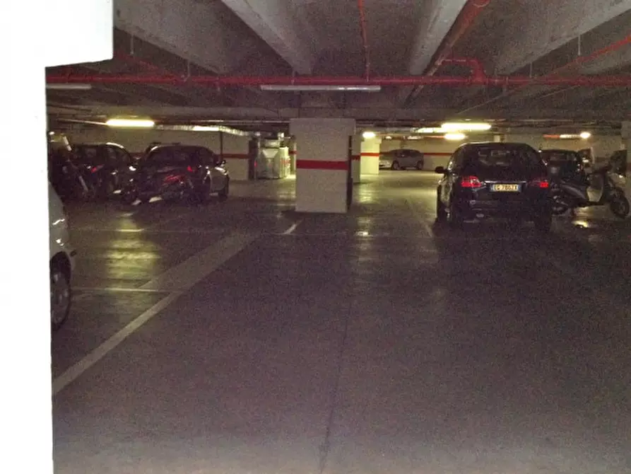 Immagine 10 di Posto auto in vendita  in via della marina a Genova