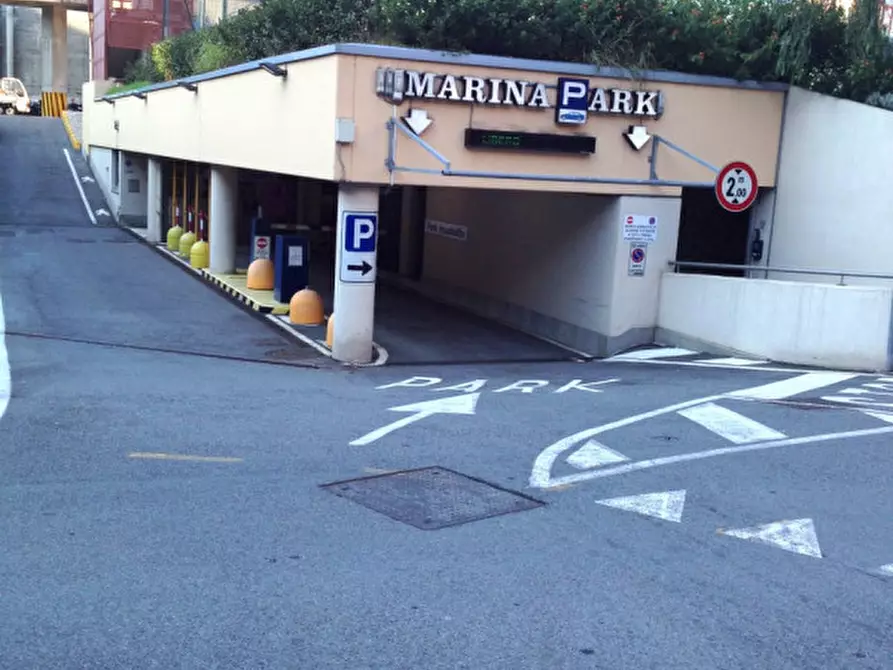 Immagine 11 di Posto auto in vendita  in via della marina a Genova