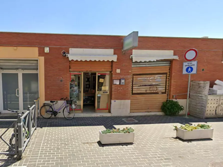 Immagine 1 di Negozio in vendita  in Via della Spiaggia, 16, 00054 Fiumicino RM, Italia a Fiumicino