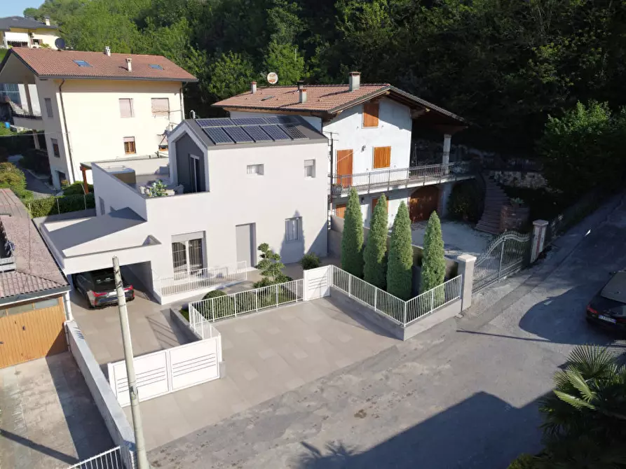 Immagine 2 di Villa in vendita  in Via Carlo del Prete a Chiampo