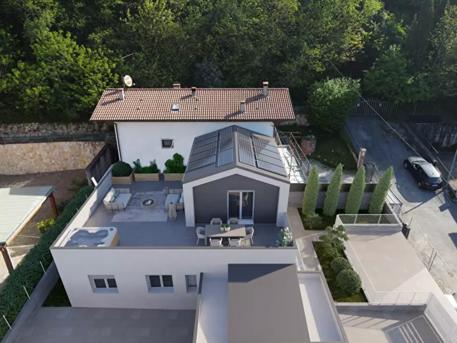 Immagine 3 di Villa in vendita  in Via Carlo del Prete a Chiampo