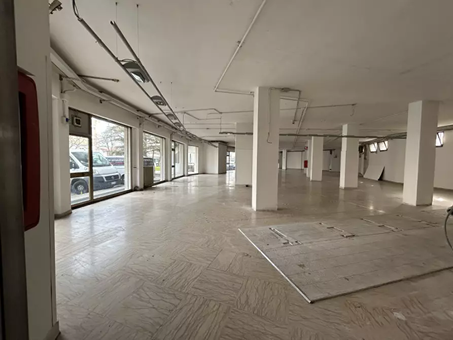 Immagine 3 di Negozio in vendita  in Via Buonarotti a Spinea