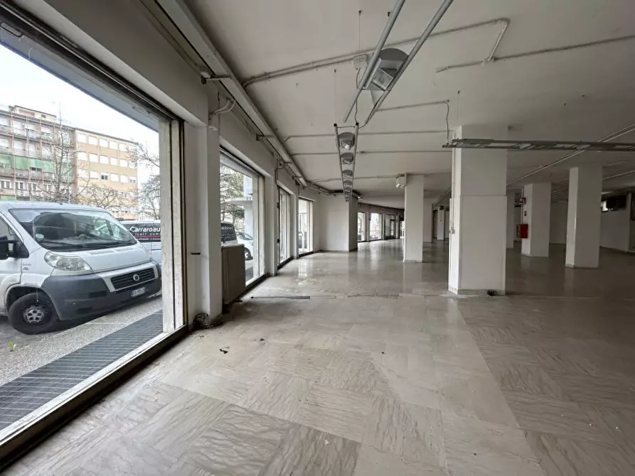 Immagine 4 di Negozio in vendita  in Via Buonarotti a Spinea