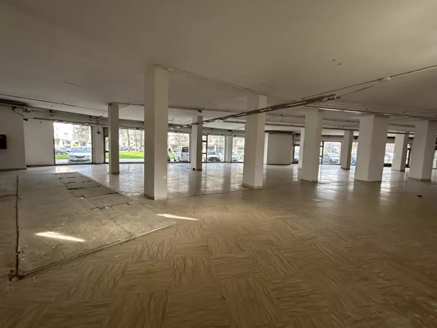 Immagine 10 di Negozio in vendita  in Via Buonarotti a Spinea