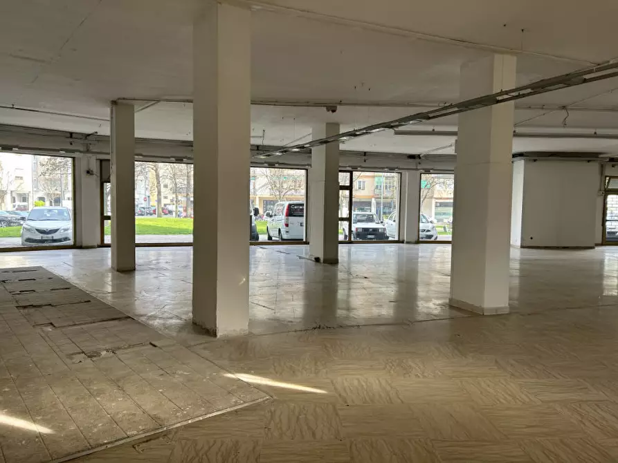 Immagine 11 di Negozio in vendita  in Via Buonarotti a Spinea