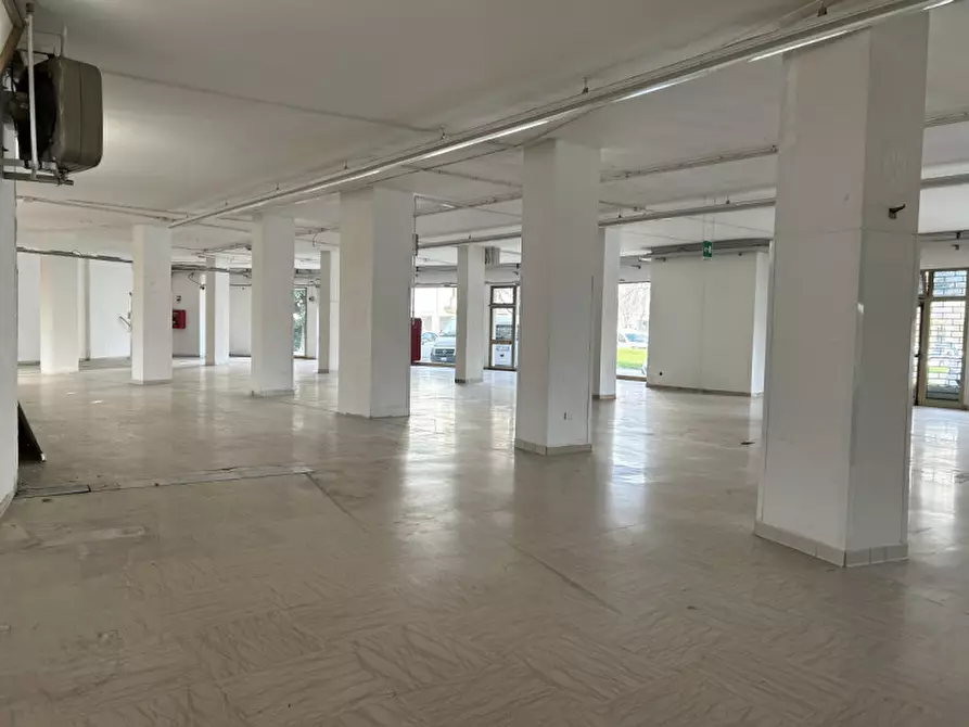 Immagine 12 di Negozio in vendita  in Via Buonarotti a Spinea