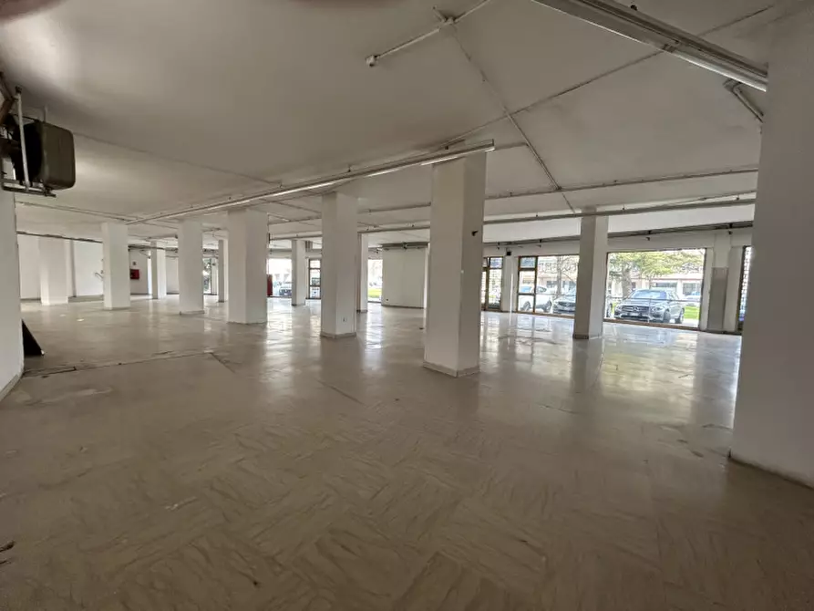 Immagine 13 di Negozio in vendita  in Via Buonarotti a Spinea