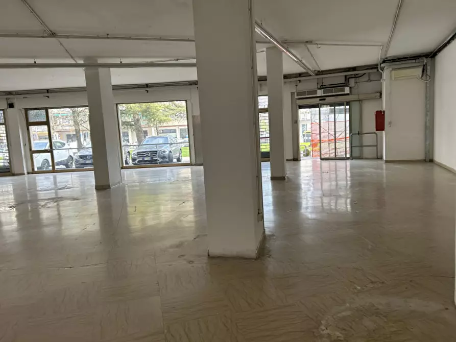 Immagine 14 di Negozio in vendita  in Via Buonarotti a Spinea