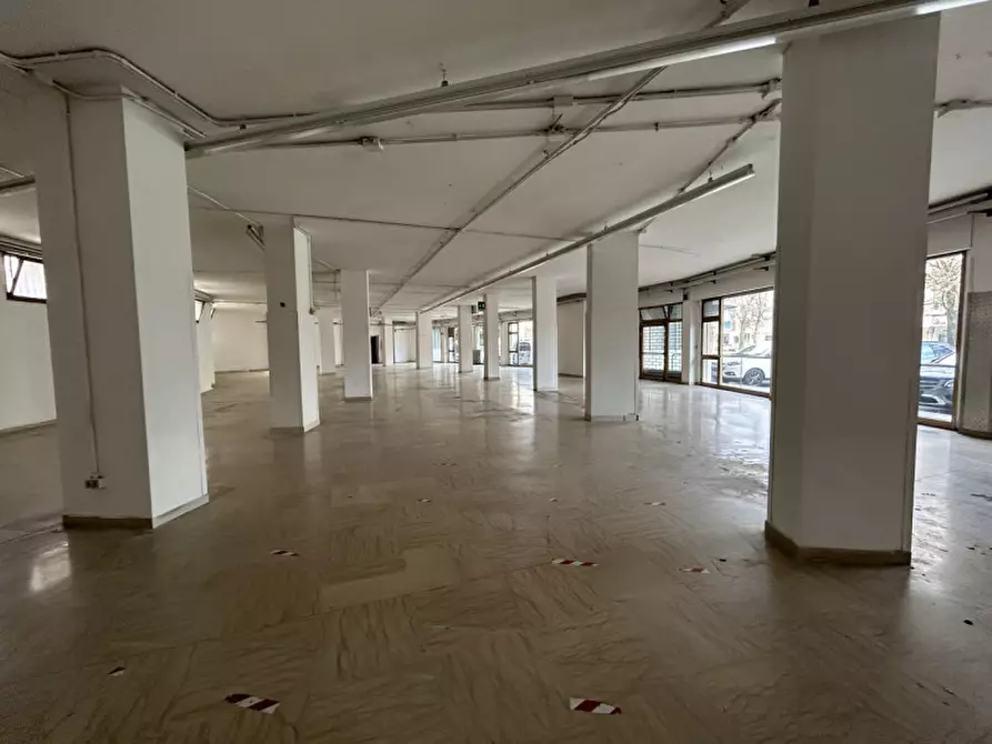 Immagine 15 di Negozio in vendita  in Via Buonarotti a Spinea