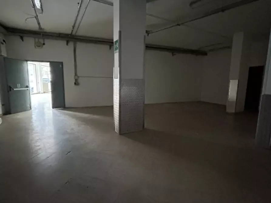 Immagine 21 di Negozio in vendita  in Via Buonarotti a Spinea