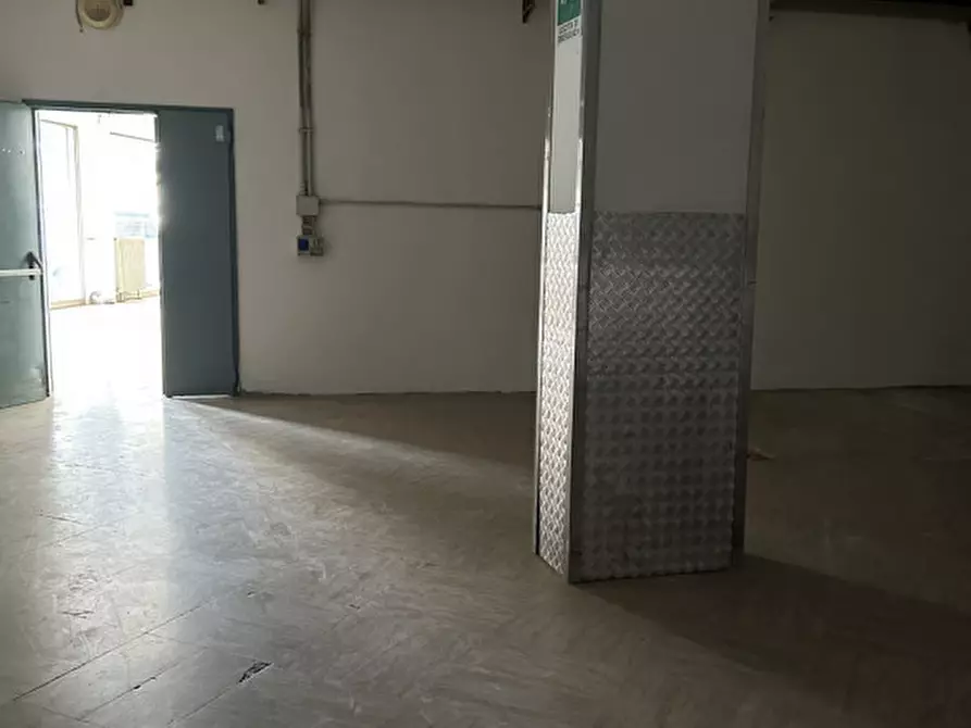 Immagine 22 di Negozio in vendita  in Via Buonarotti a Spinea