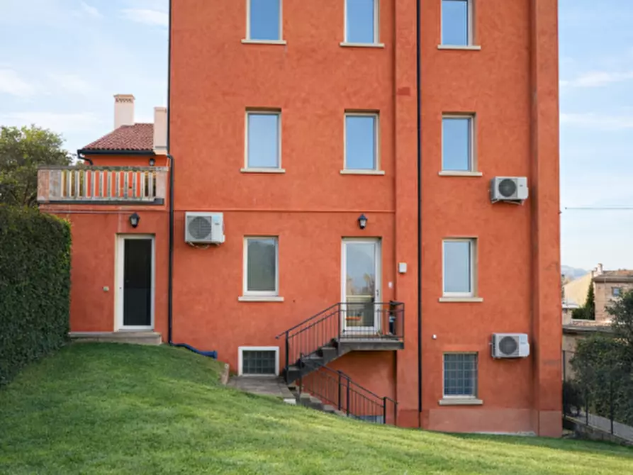 Immagine 24 di Villa in vendita  in VIA SOAVE a Soave