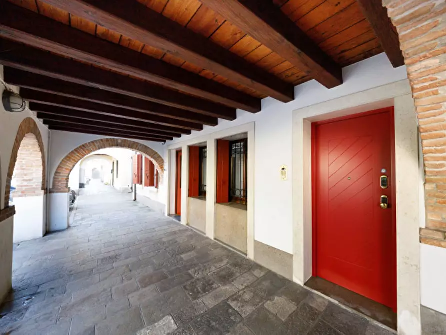 Immagine 2 di Palazzo in vendita  in VIALE FIUME a Este