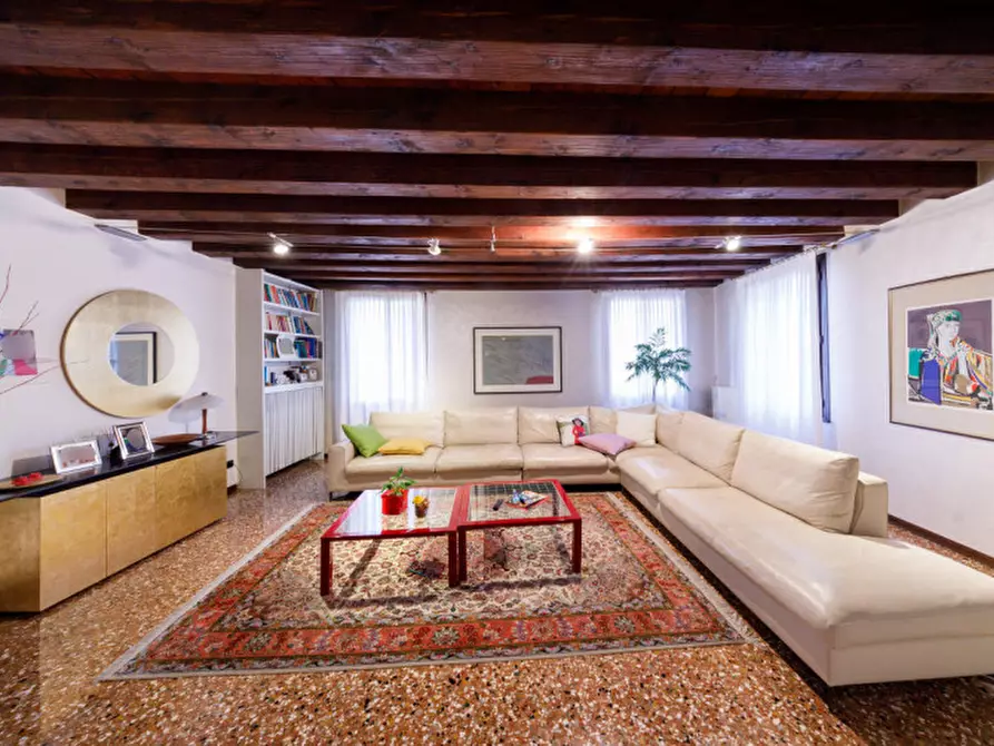 Immagine 5 di Palazzo in vendita  in VIALE FIUME a Este