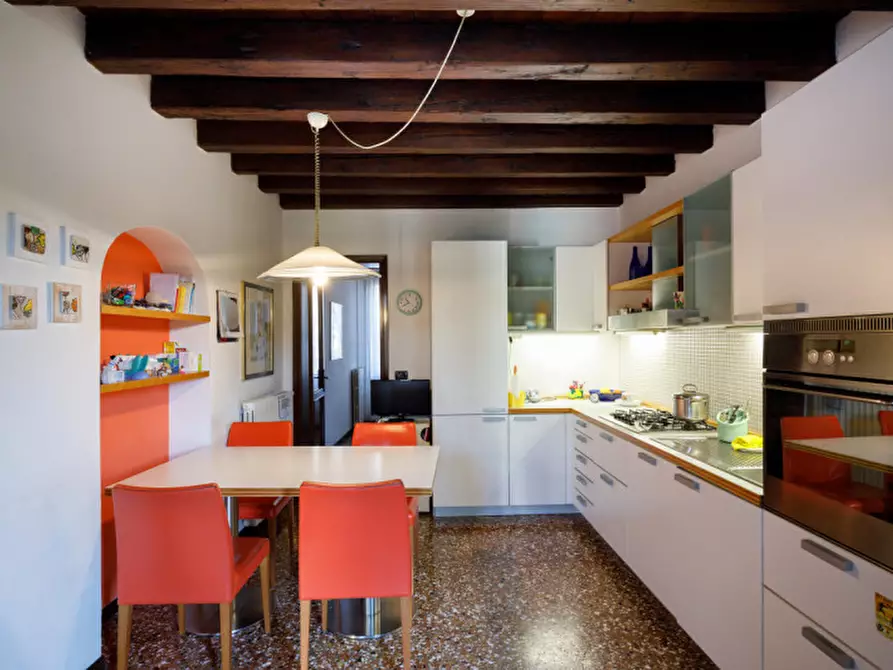 Immagine 7 di Palazzo in vendita  in VIALE FIUME a Este