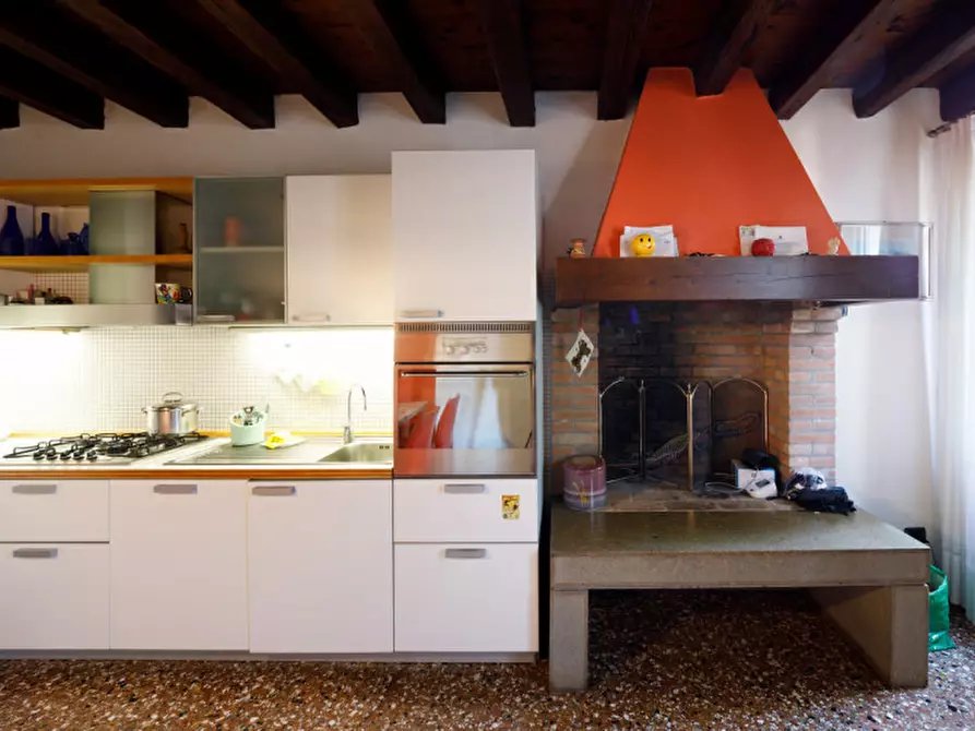 Immagine 8 di Palazzo in vendita  in VIALE FIUME a Este