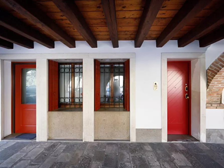 Immagine 9 di Palazzo in vendita  in VIALE FIUME a Este