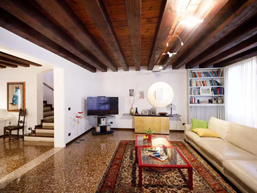 Immagine 14 di Palazzo in vendita  in VIALE FIUME a Este