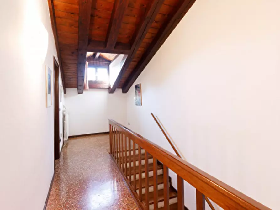 Immagine 17 di Palazzo in vendita  in VIALE FIUME a Este