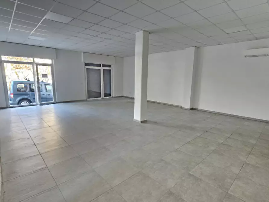 Immagine 1 di Negozio in vendita  in CORSO LUIGI EINAUDI 148 a Asti