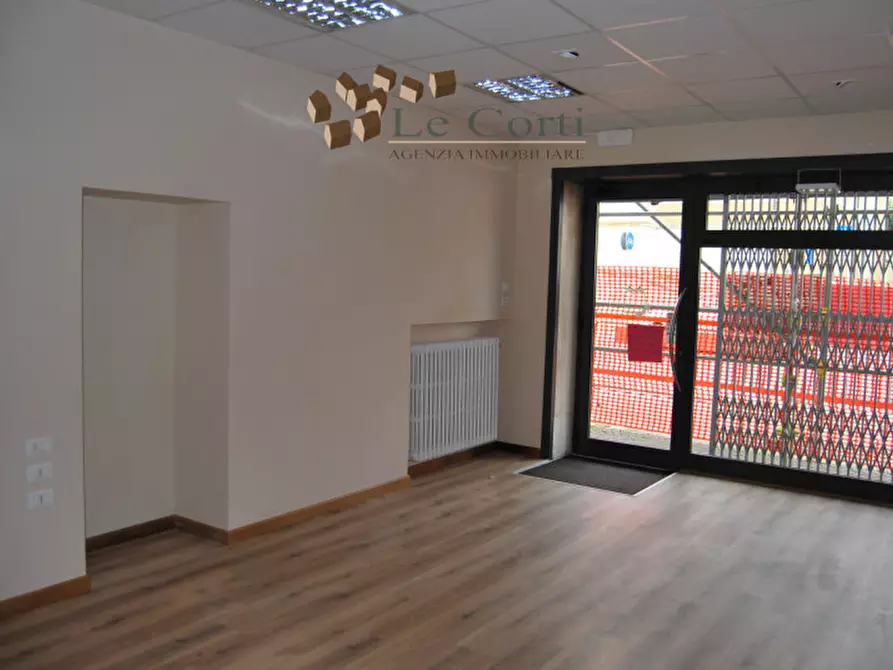 Immagine 1 di Negozio in affitto  a Lonigo
