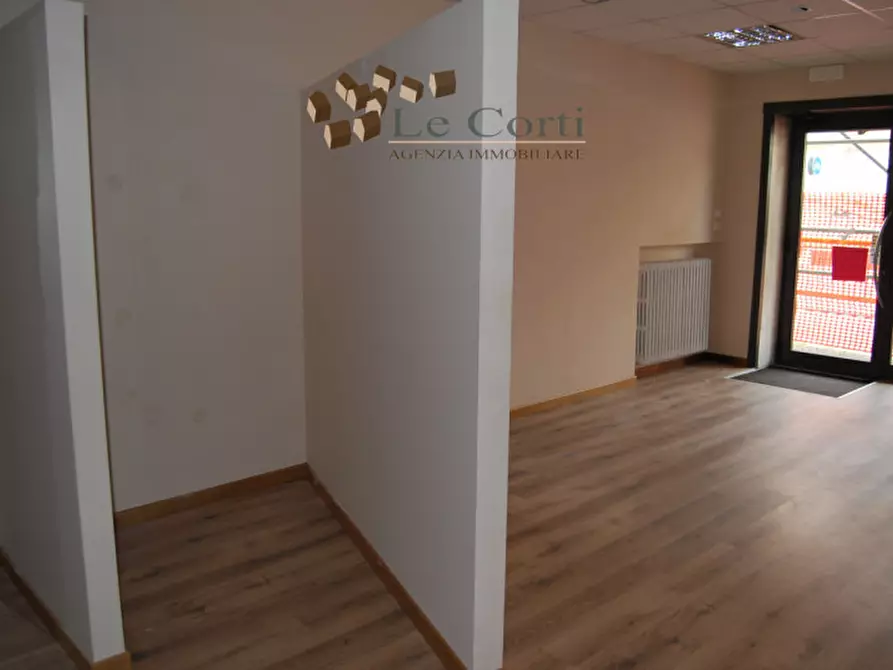Immagine 2 di Negozio in affitto  a Lonigo