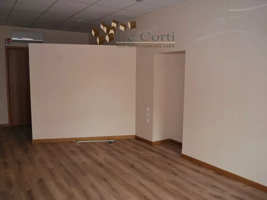 Immagine 5 di Negozio in affitto  a Lonigo
