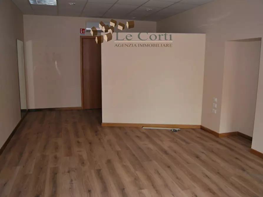 Immagine 6 di Negozio in affitto  a Lonigo