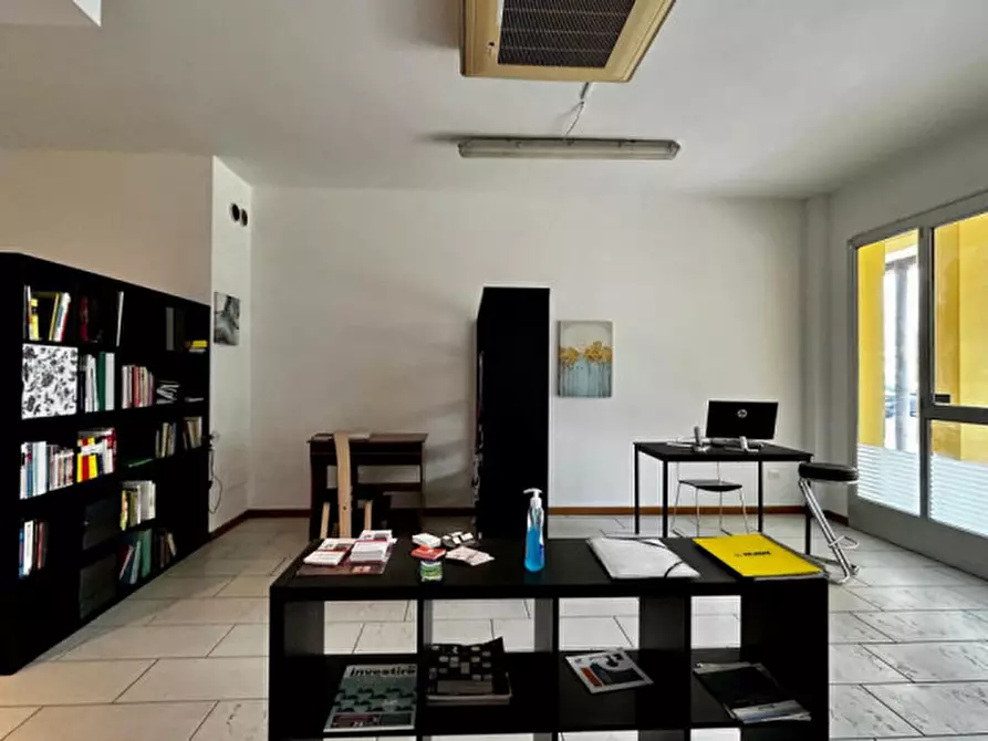 Immagine 3 di Negozio in vendita  in Via Dante Alighieri a San Prospero