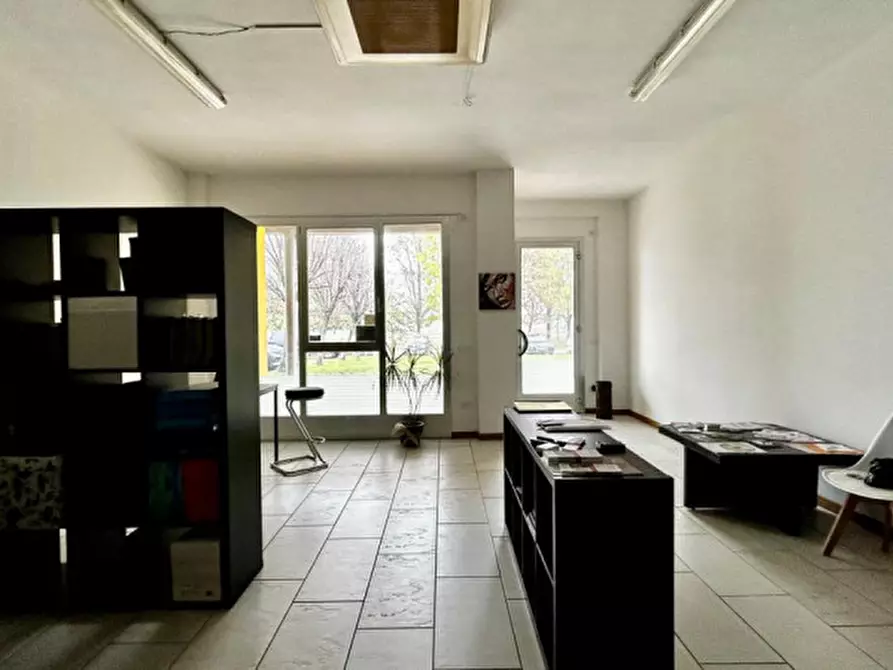 Immagine 13 di Negozio in vendita  in Via Dante Alighieri a San Prospero