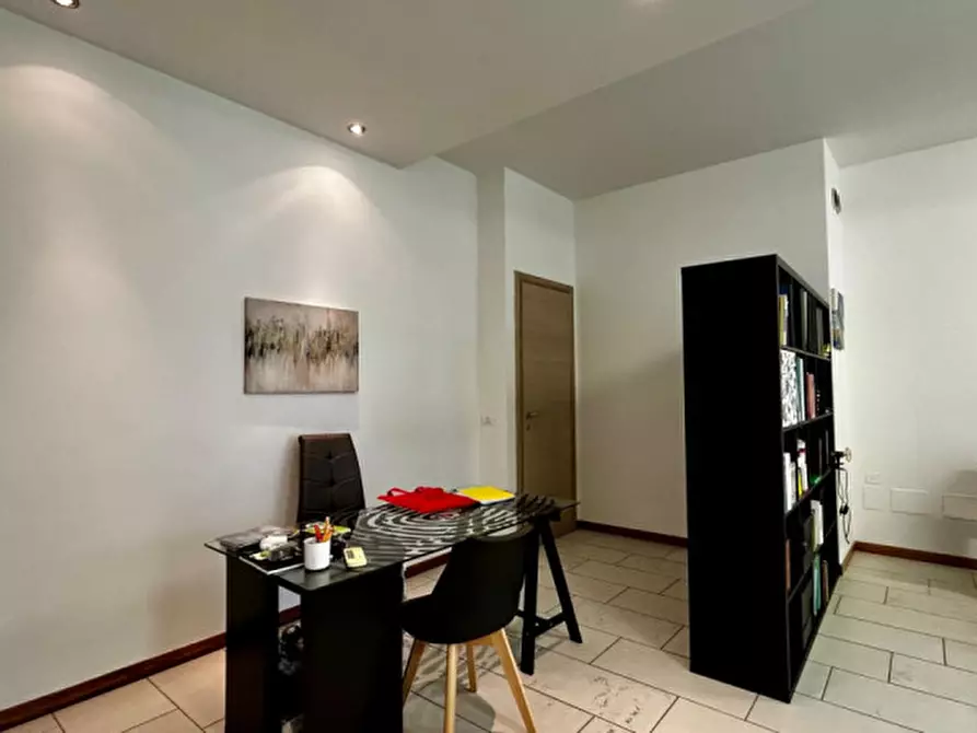 Immagine 15 di Negozio in vendita  in Via Dante Alighieri a San Prospero