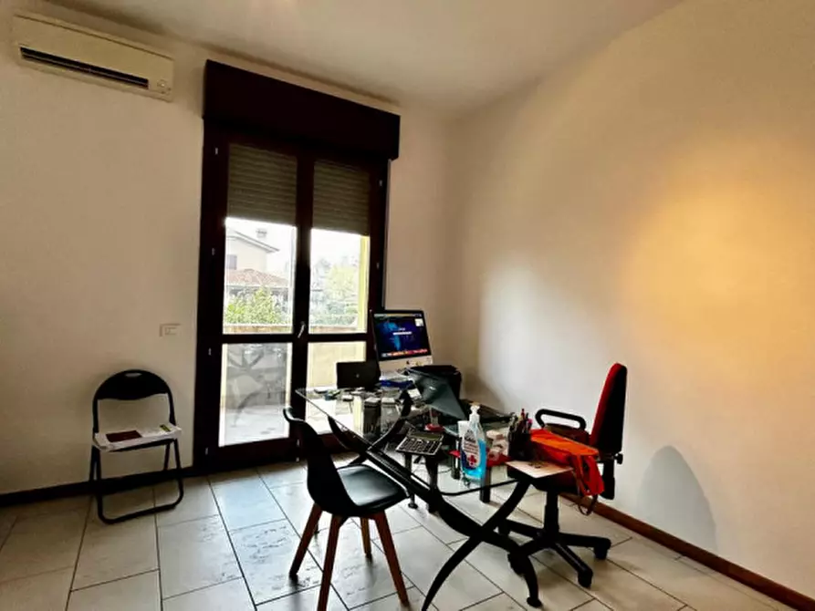 Immagine 19 di Negozio in vendita  in Via Dante Alighieri a San Prospero