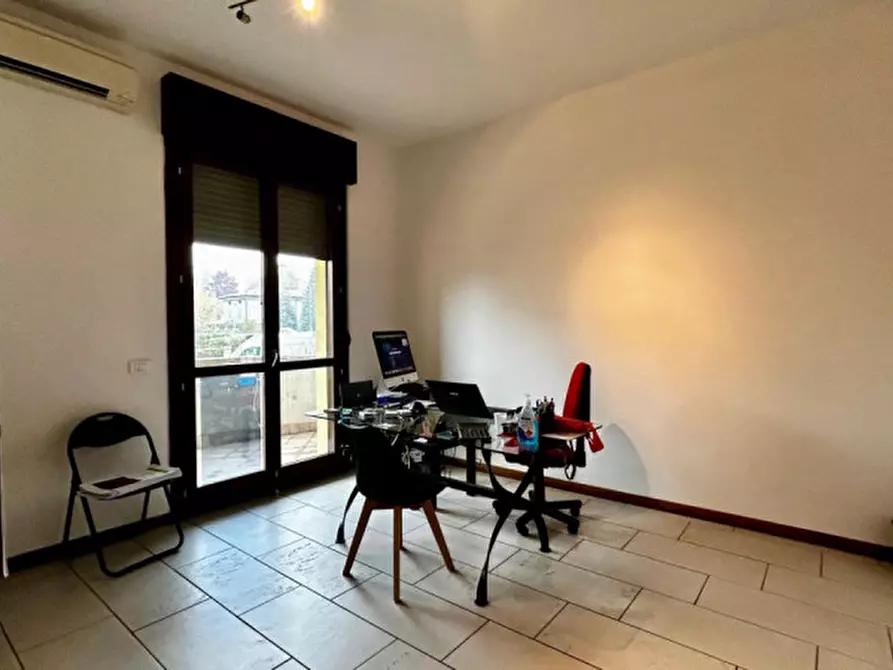 Immagine 22 di Negozio in vendita  in Via Dante Alighieri a San Prospero