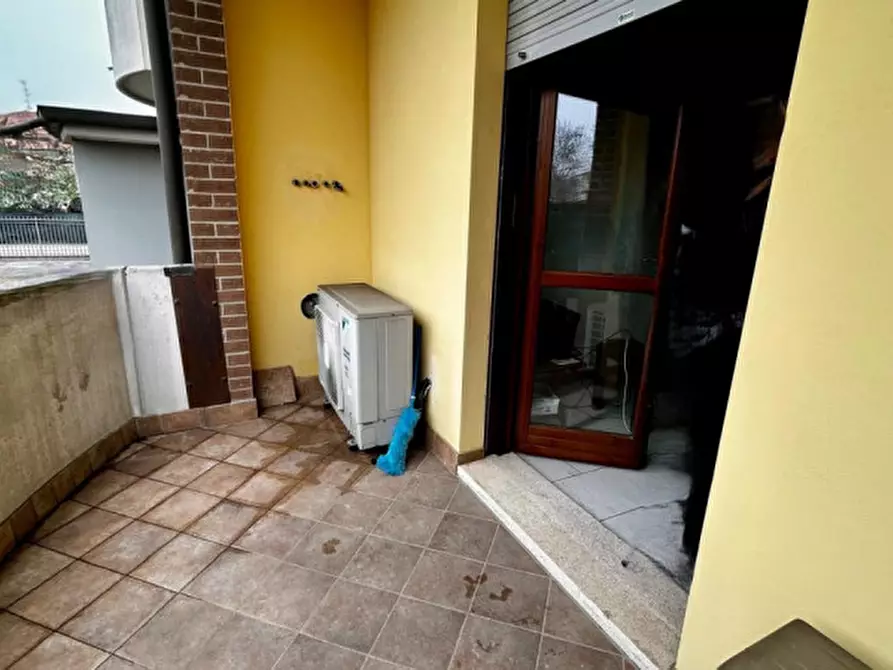 Immagine 23 di Negozio in vendita  in Via Dante Alighieri a San Prospero