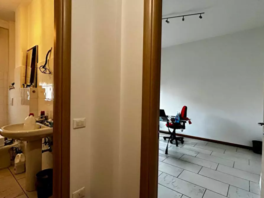 Immagine 25 di Negozio in vendita  in Via Dante Alighieri a San Prospero