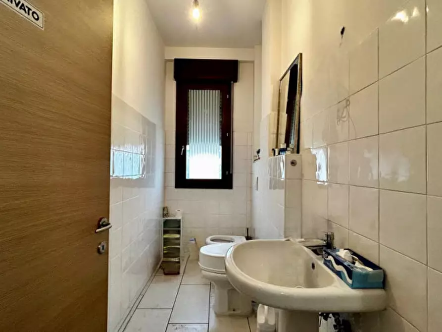 Immagine 26 di Negozio in vendita  in Via Dante Alighieri a San Prospero