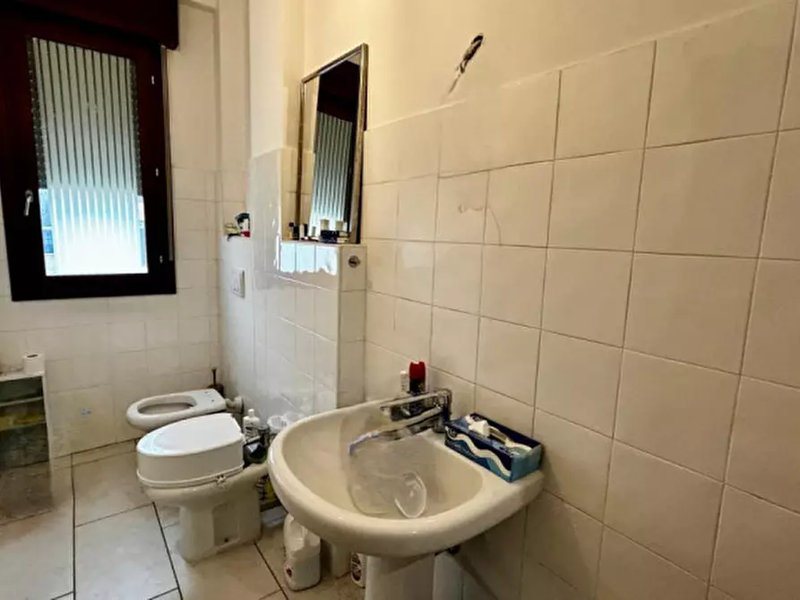 Immagine 27 di Negozio in vendita  in Via Dante Alighieri a San Prospero