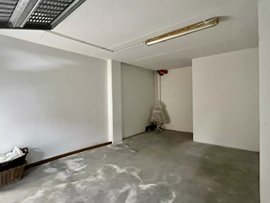 Immagine 29 di Negozio in vendita  in Via Dante Alighieri a San Prospero