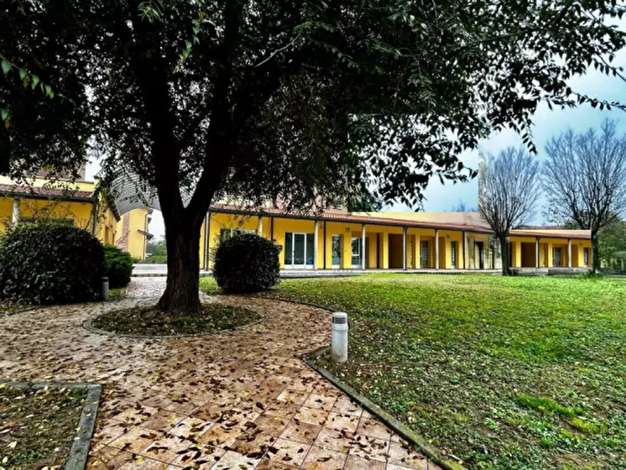 Immagine 33 di Negozio in vendita  in Via Dante Alighieri a San Prospero