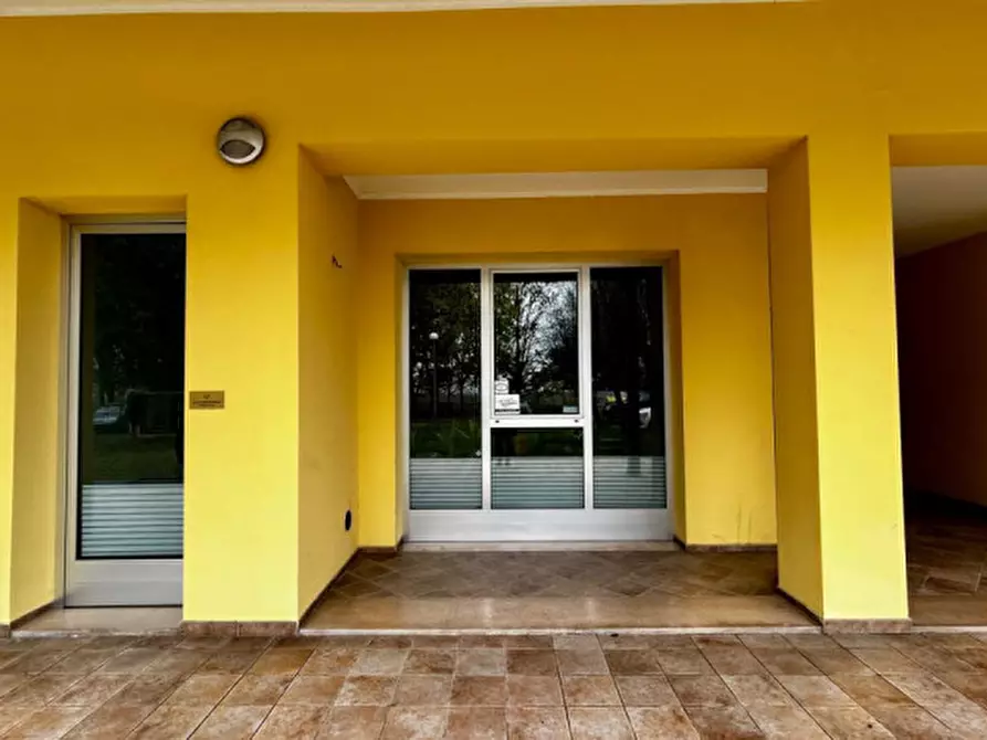 Immagine 34 di Negozio in vendita  in Via Dante Alighieri a San Prospero