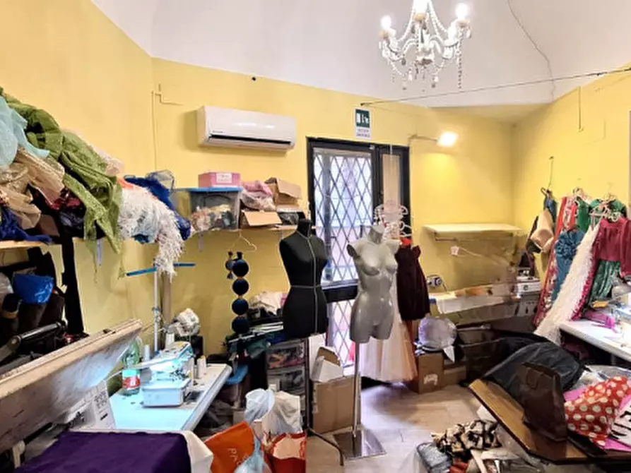 Immagine 13 di Negozio in affitto  in VIA PRINCIPE DI VILLAFRANCA n. 37-39 a Palermo