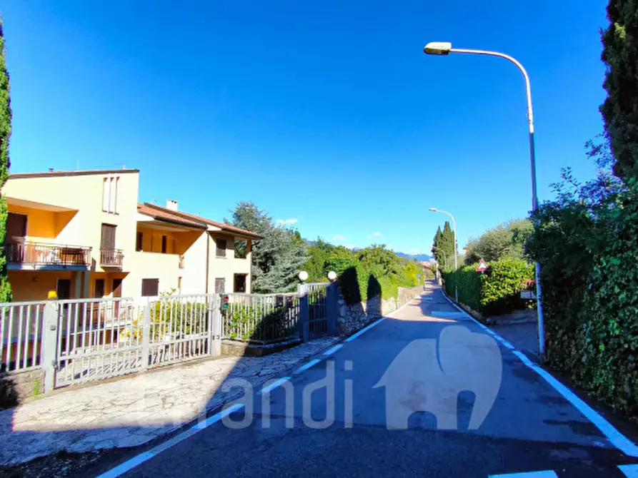Immagine 3 di Appartamento in vendita  a Torri Del Benaco