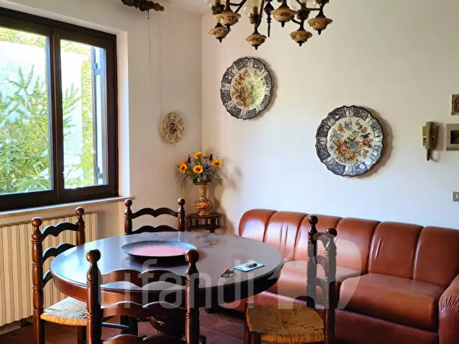 Immagine 4 di Appartamento in vendita  a Torri Del Benaco