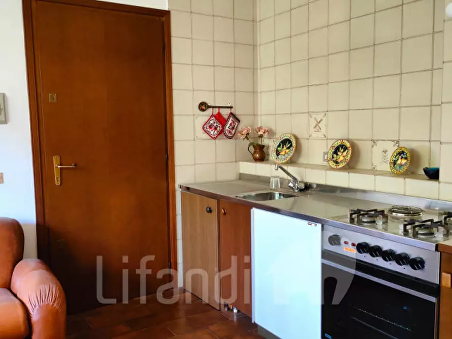 Immagine 8 di Appartamento in vendita  a Torri Del Benaco