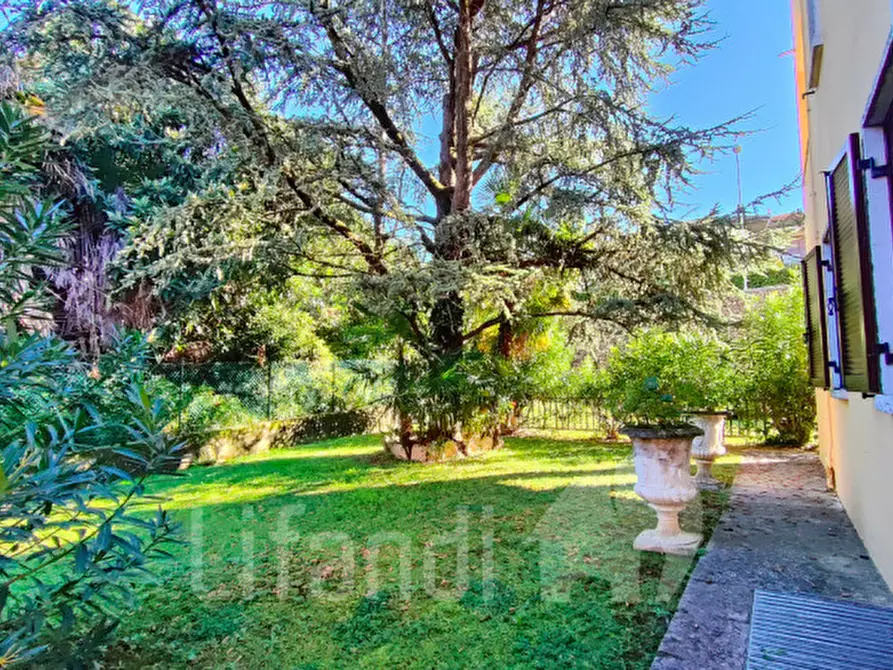 Immagine 14 di Appartamento in vendita  a Torri Del Benaco