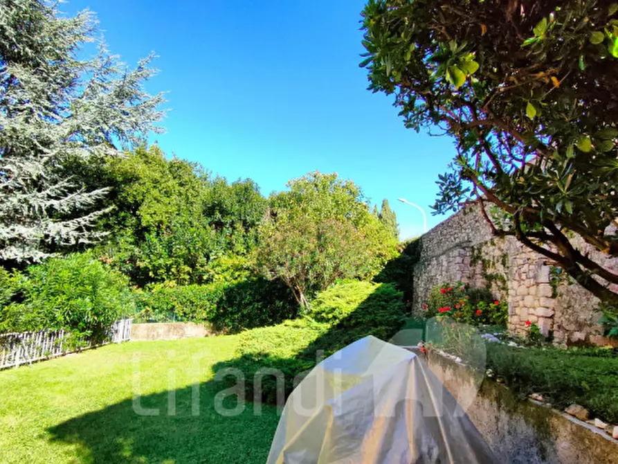 Immagine 17 di Appartamento in vendita  a Torri Del Benaco