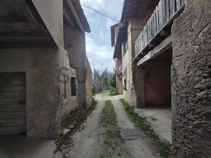 Immagine 4 di Rustico / casale in vendita  a Schio