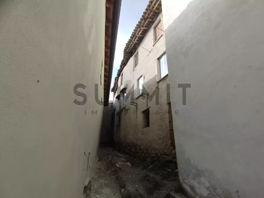 Immagine 21 di Rustico / casale in vendita  a Schio