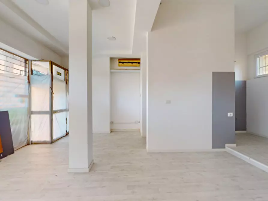 Immagine 4 di Negozio in vendita  in Viale Margherita 7 a Vicenza